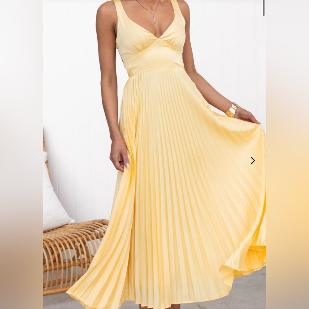 Toperth Yellow Pleated V-neck Maxi Dress